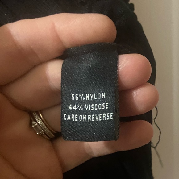 Beautiful Sleeveless Turtleneck - Picture 5 of 5